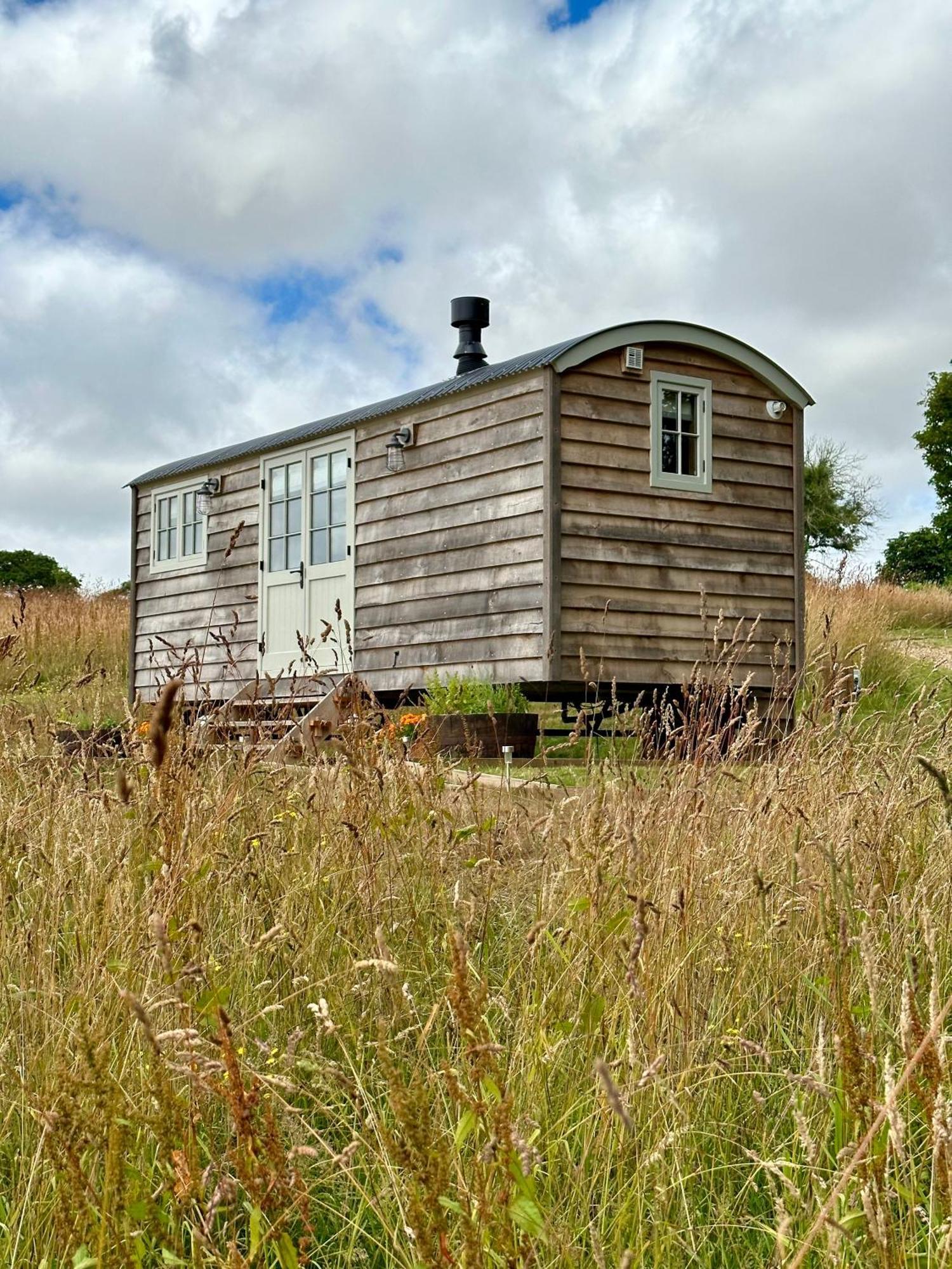 Private And Peaceful In A Luxury Shepherds Hut Near Farm stay