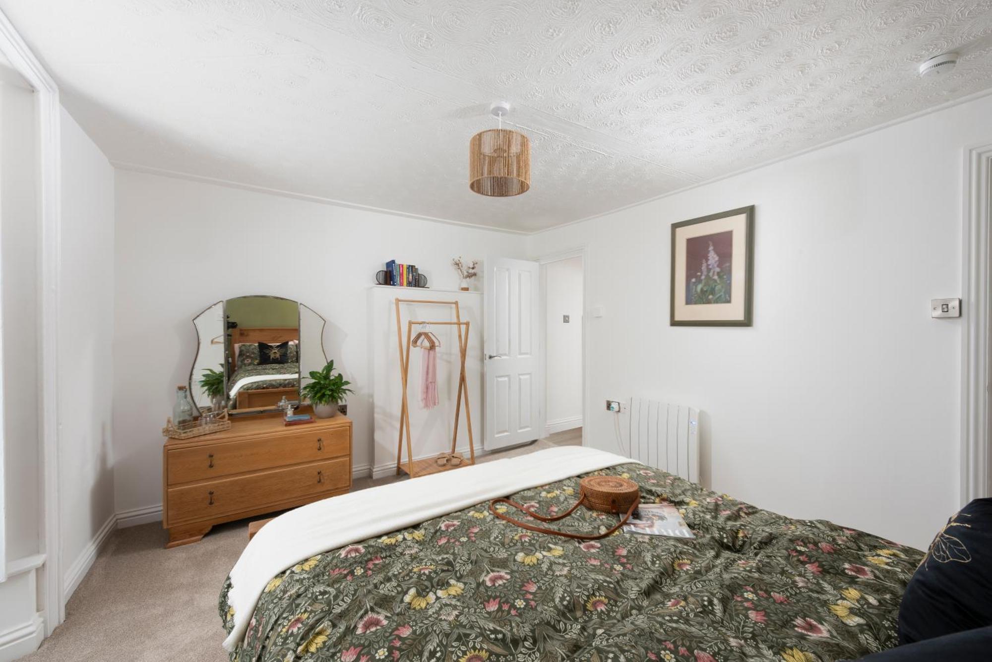 Apartment Centre 1 Bed Georgian Flat With Courtyard *