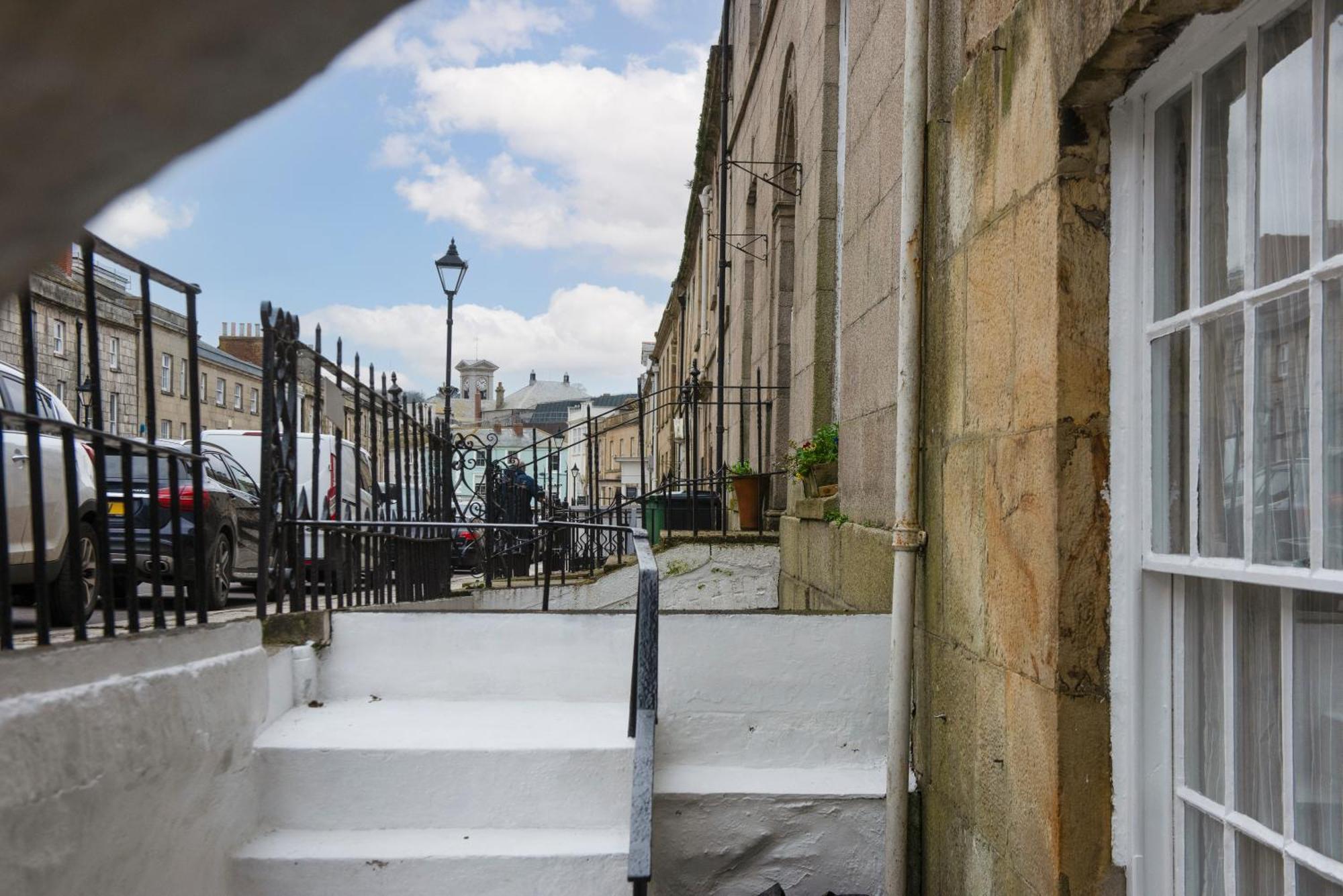 Centre 1 Bed Georgian Flat With Courtyard * Truro