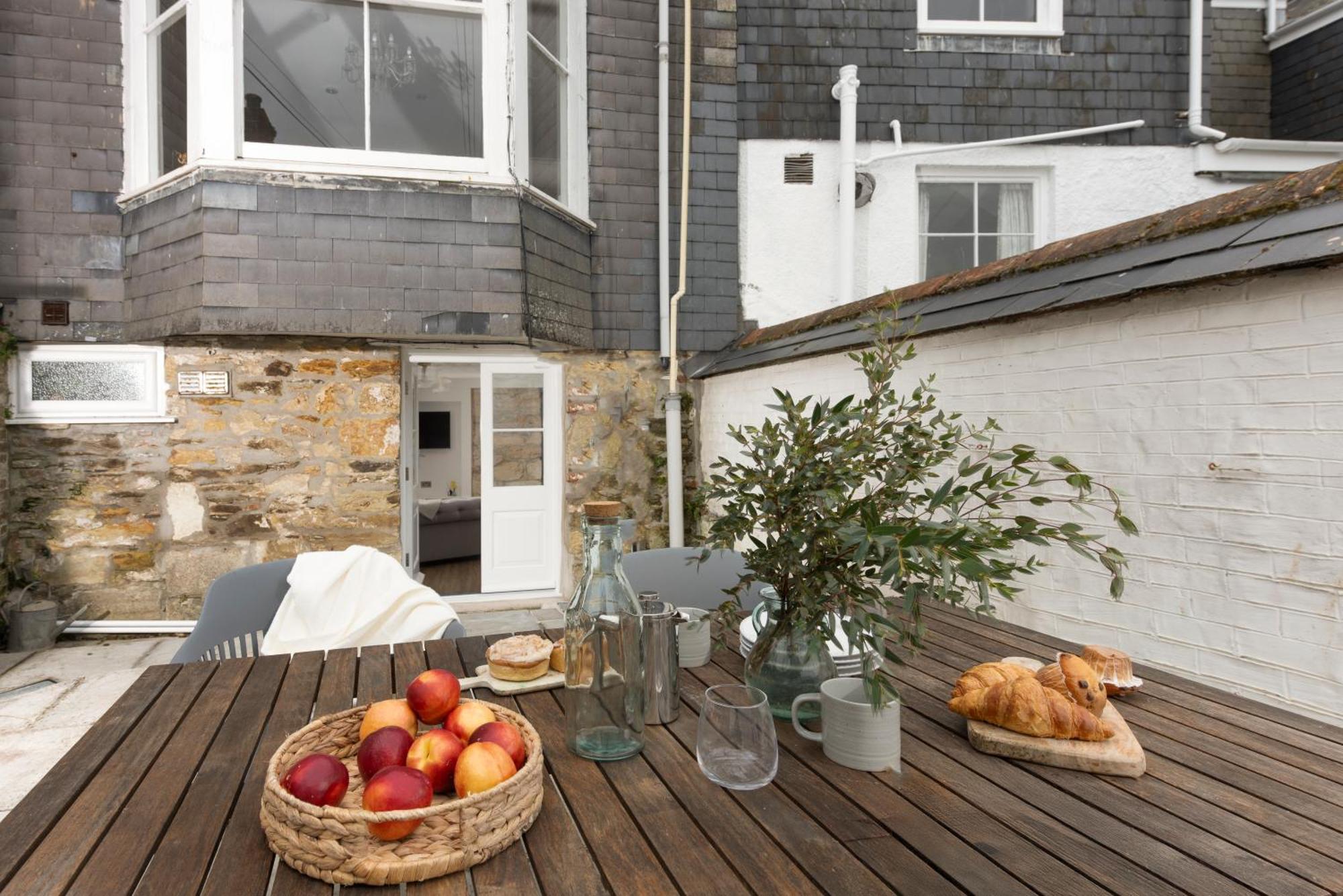 Centre 1 Bed Georgian Flat With Courtyard Apartment