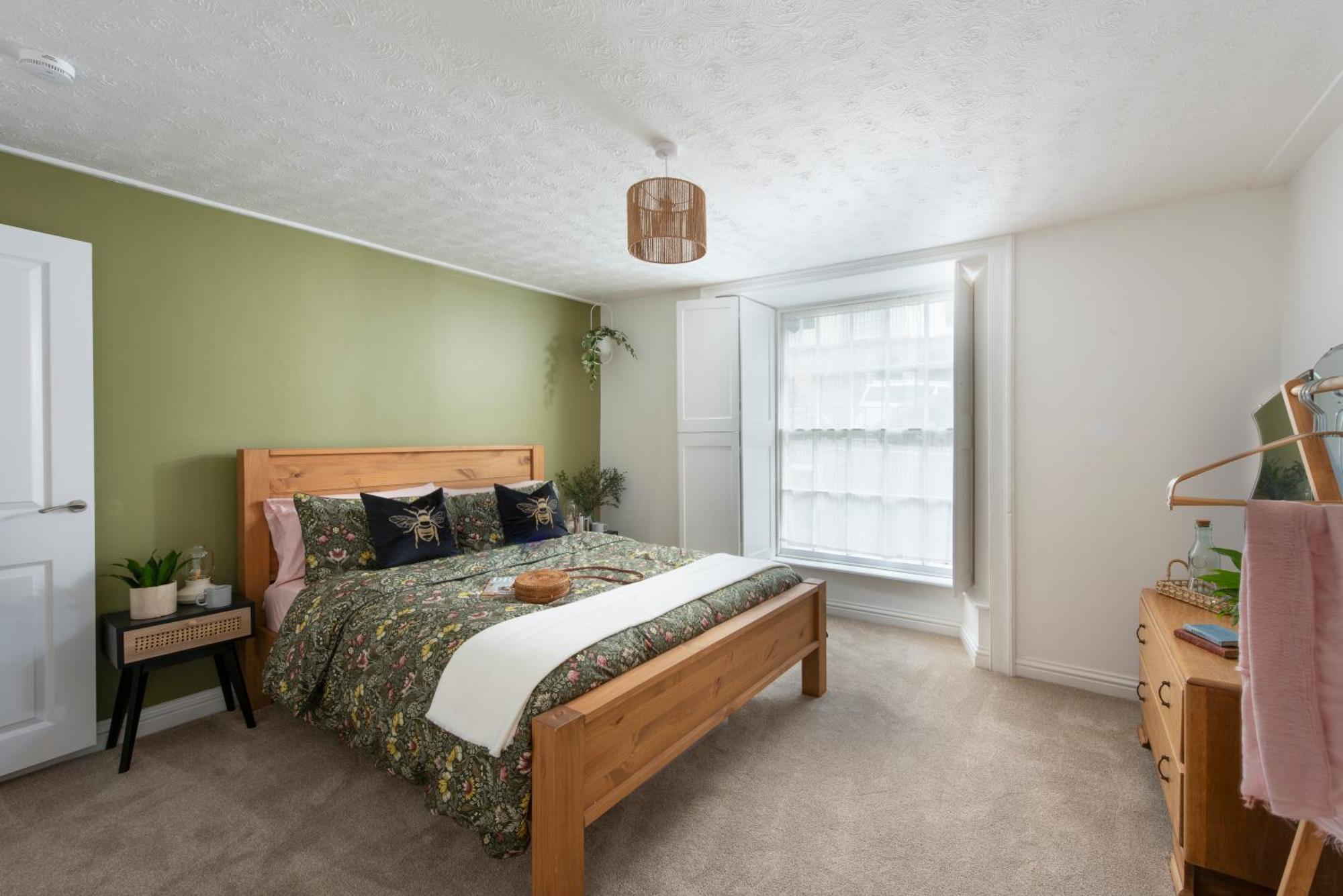 Centre 1 Bed Georgian Flat With Courtyard