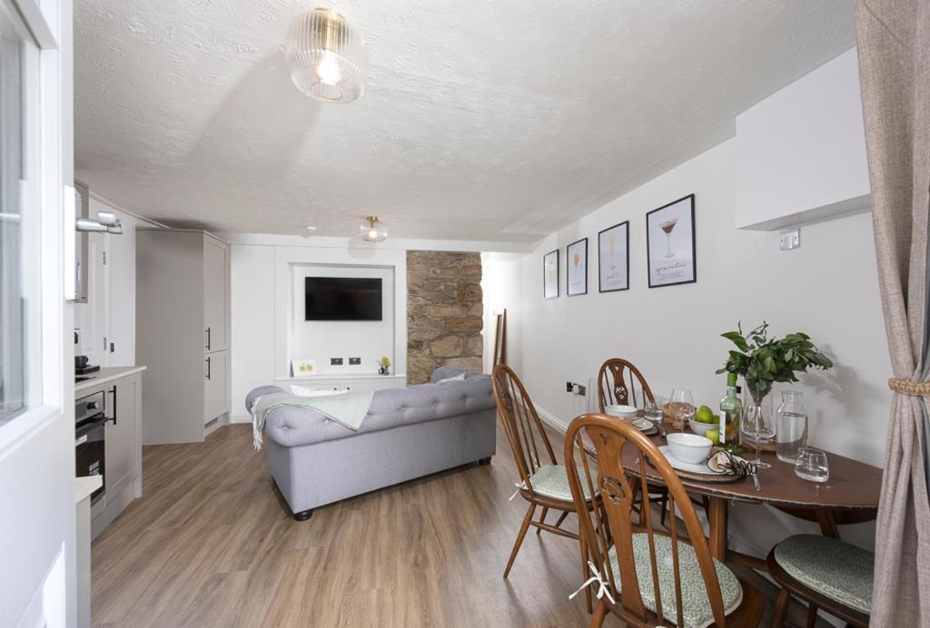 Centre 1 Bed Georgian Flat With Courtyard Apartment Truro