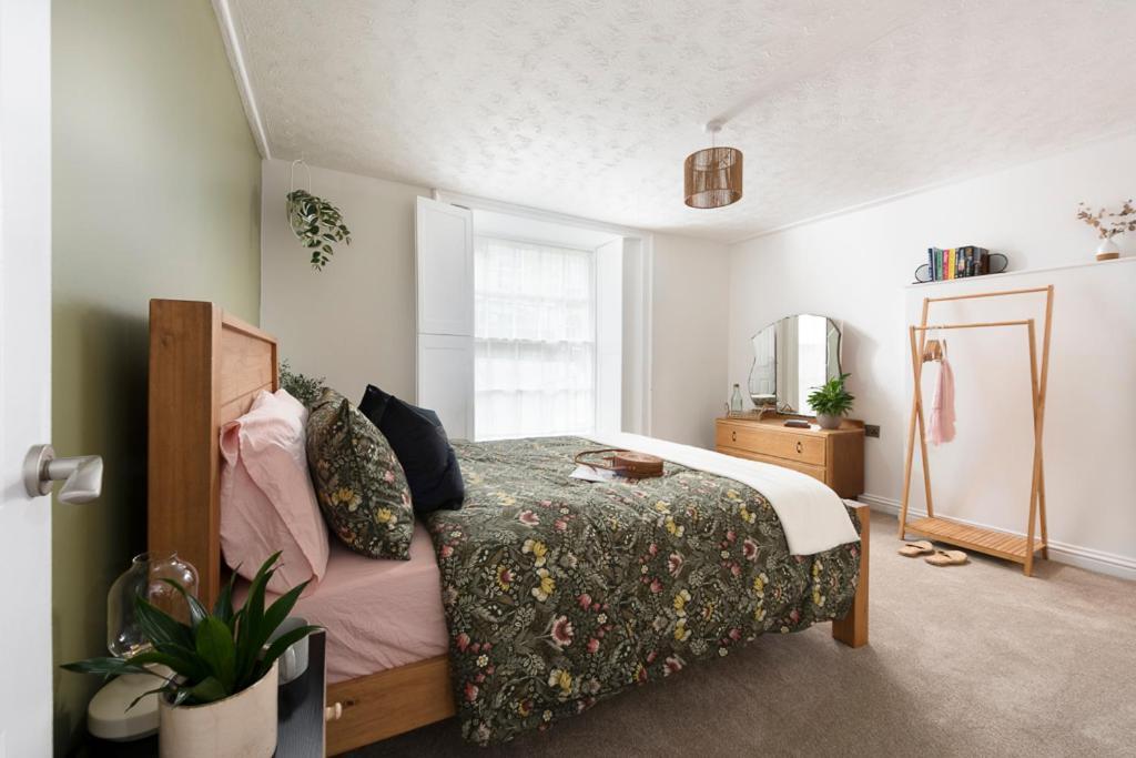 Centre 1 Bed Georgian Flat With Courtyard Truro