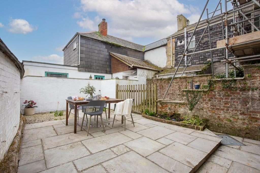 Centre 1 Bed Georgian Flat With Courtyard