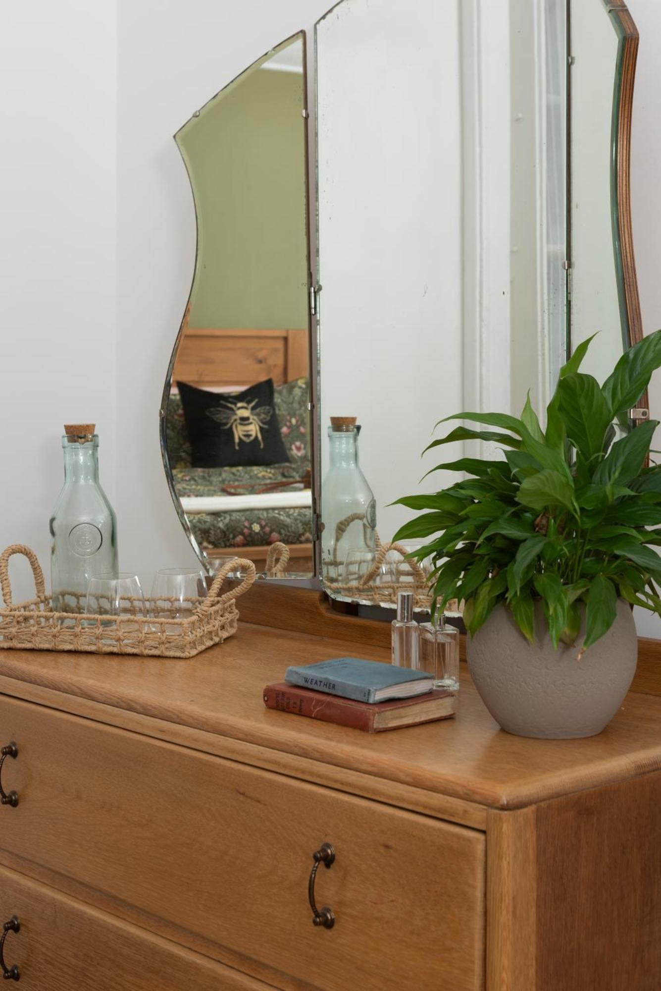 Apartment Centre 1 Bed Georgian Flat With Courtyard Truro