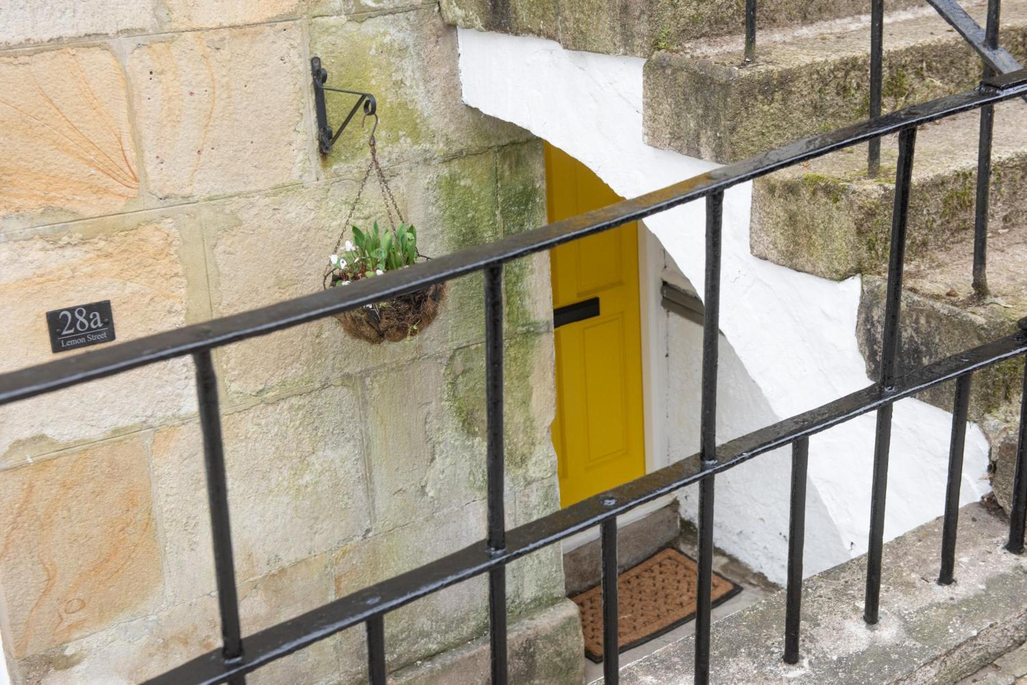 Centre 1 Bed Georgian Flat With Courtyard Apartment *