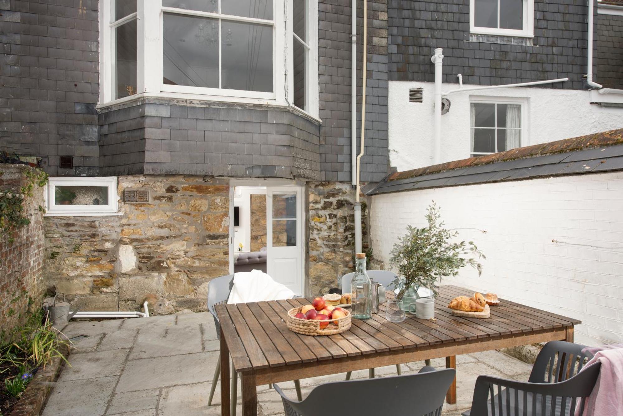 Centre 1 Bed Georgian Flat With Courtyard Truro