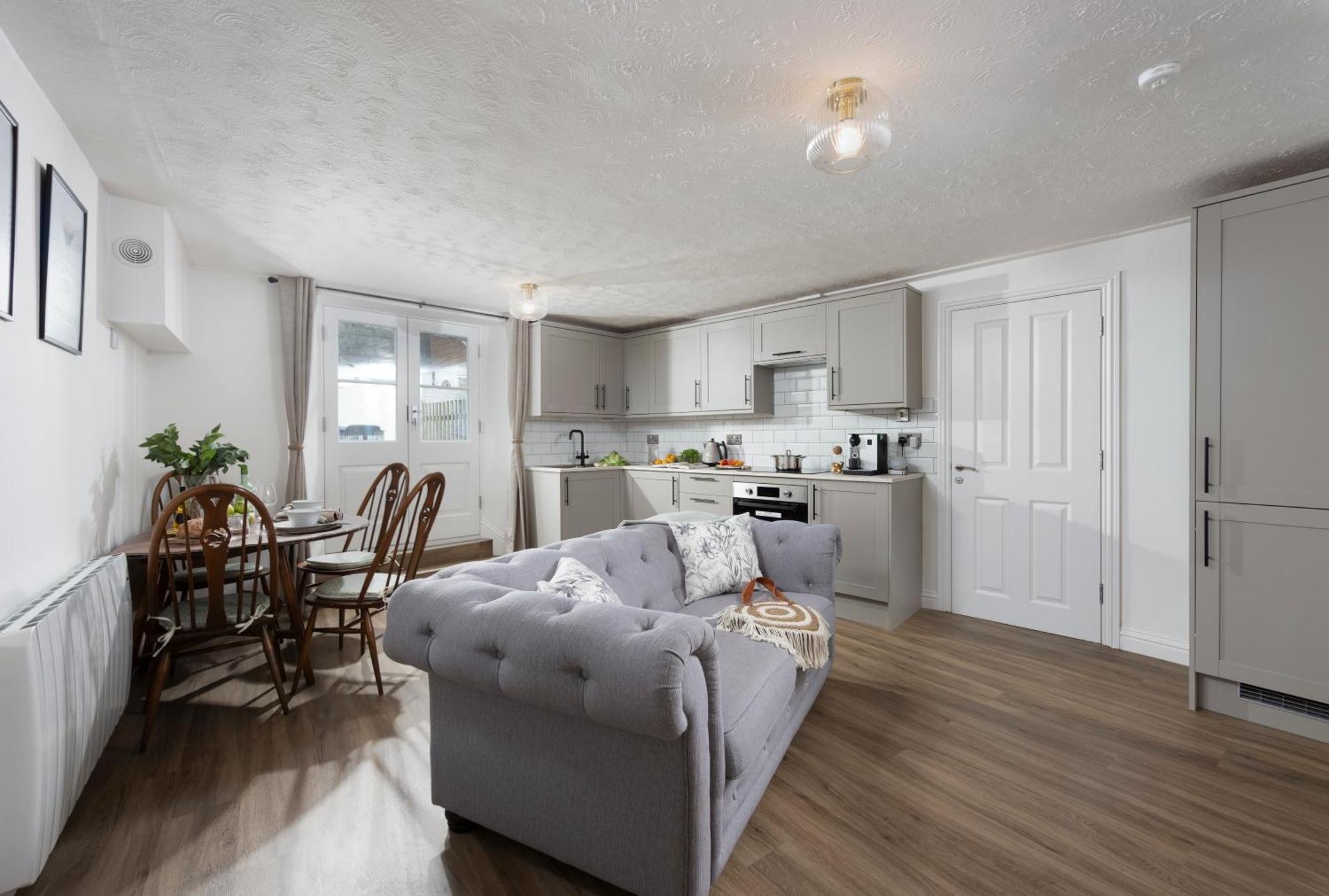 Centre 1 Bed Georgian Flat With Courtyard