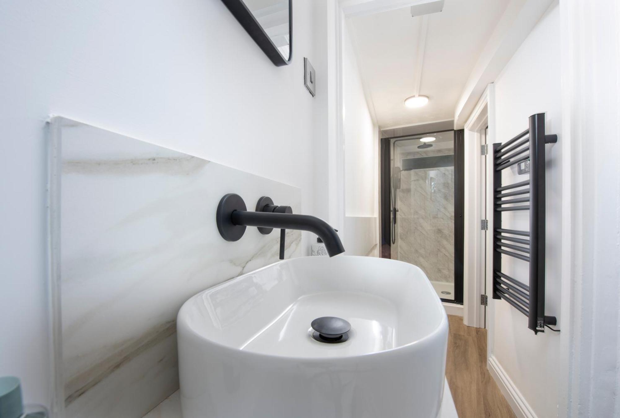 Centre 1 Bed Georgian Flat With Courtyard *