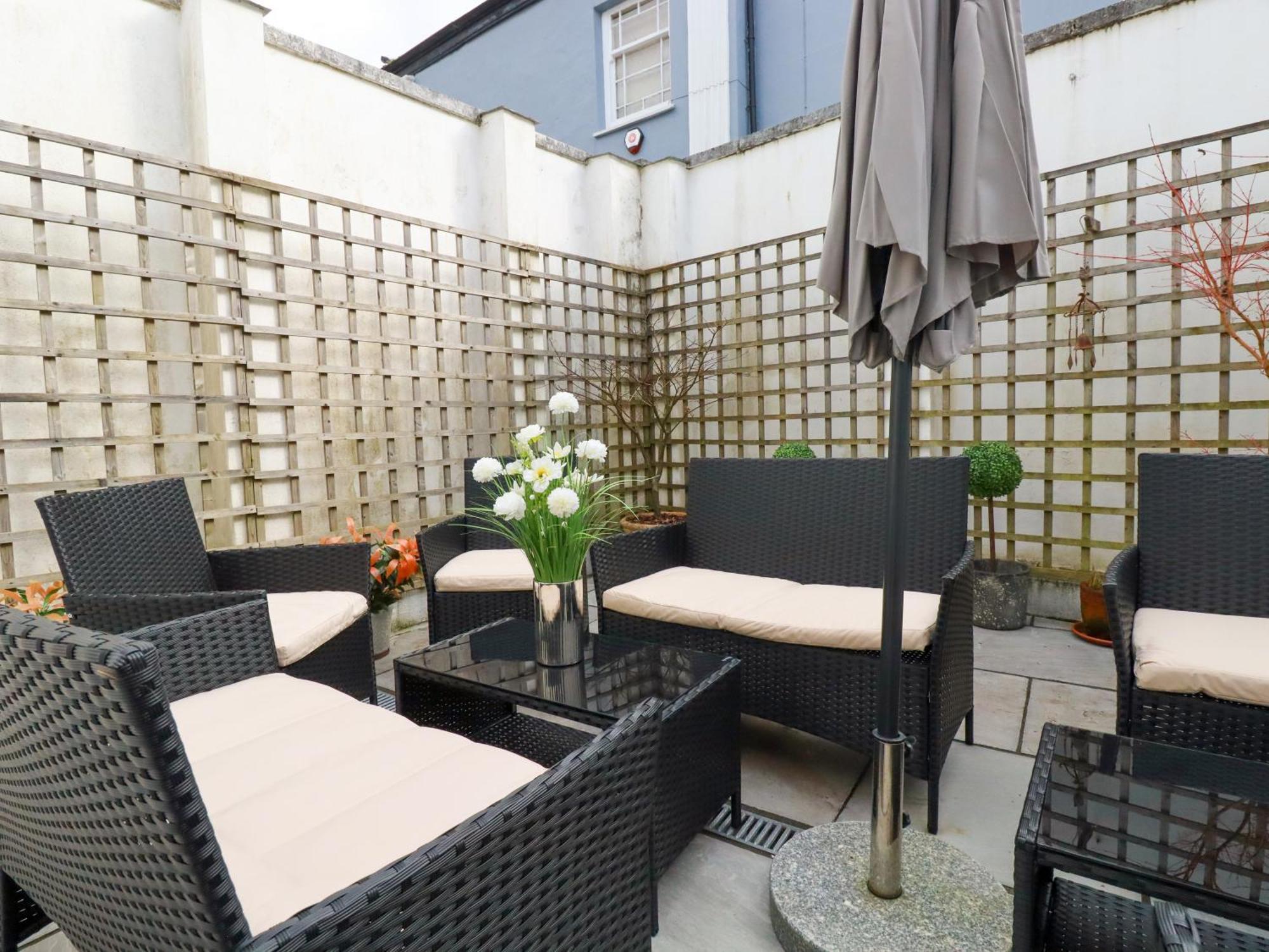 Holiday home Rhondda House *