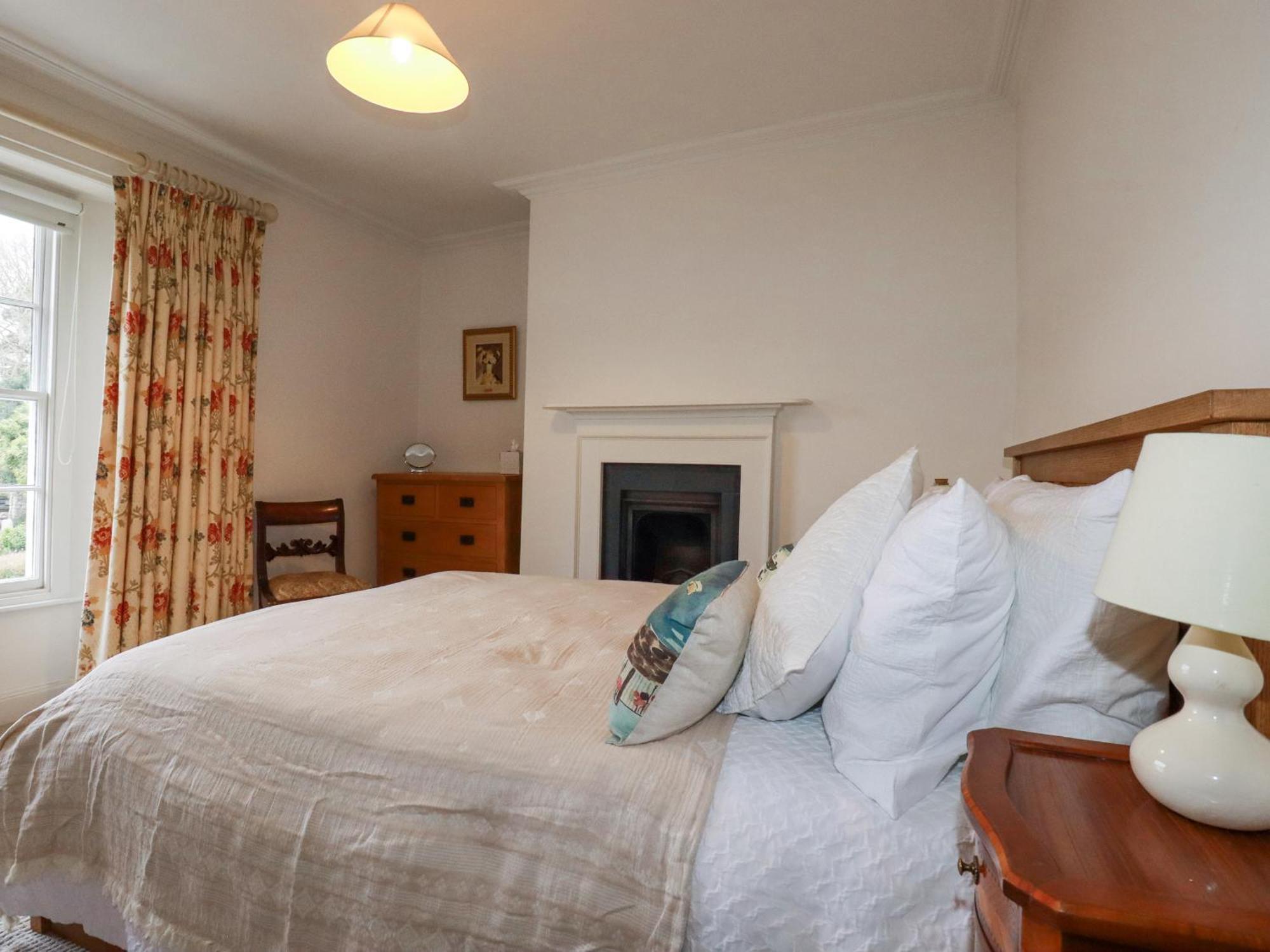 Holiday home Rhondda House *