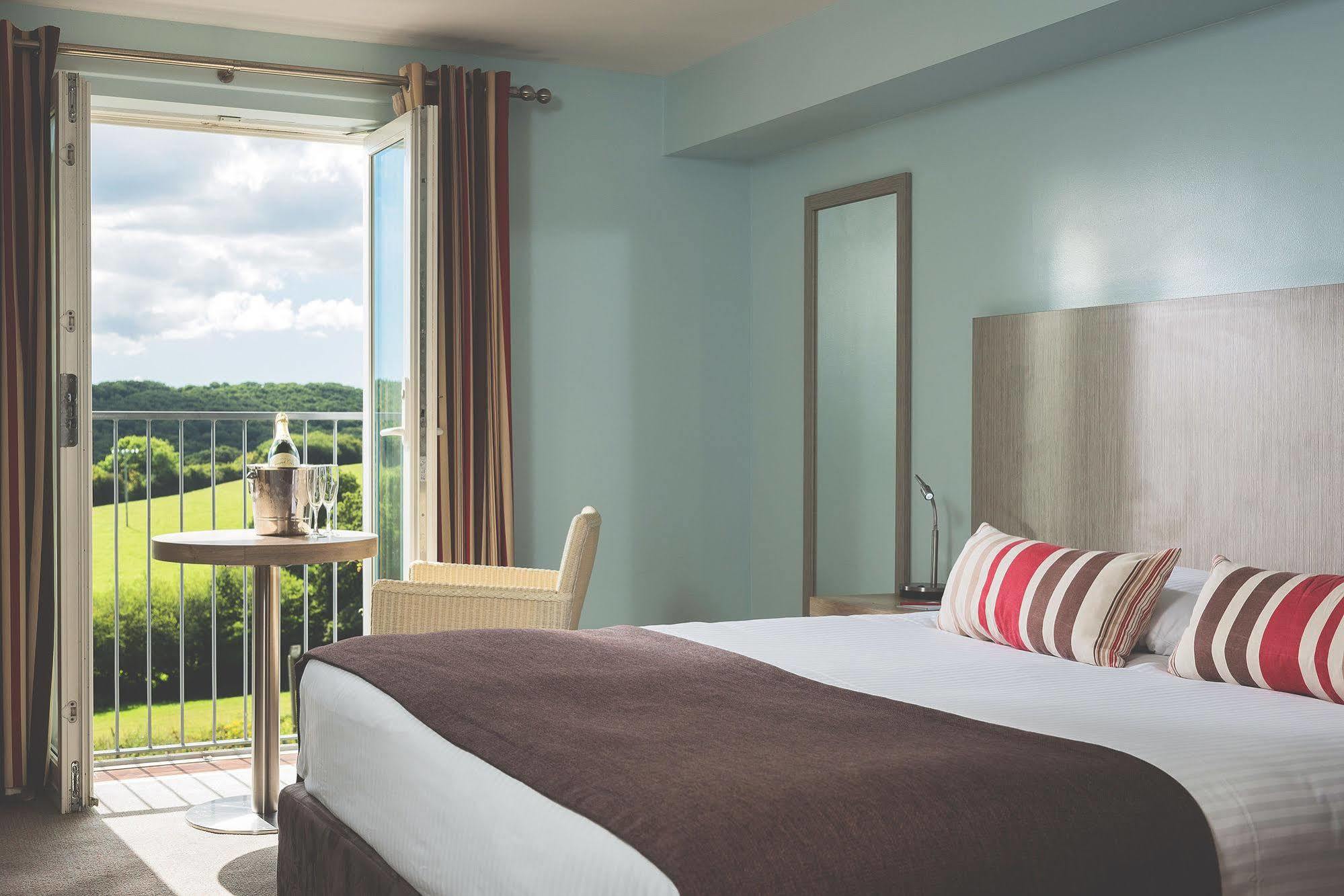 County Arms Inn 4*