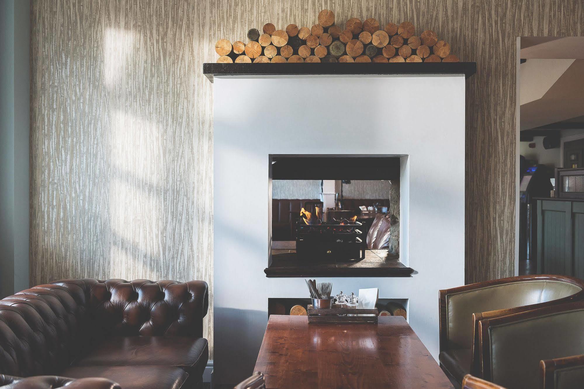 County Arms 4*