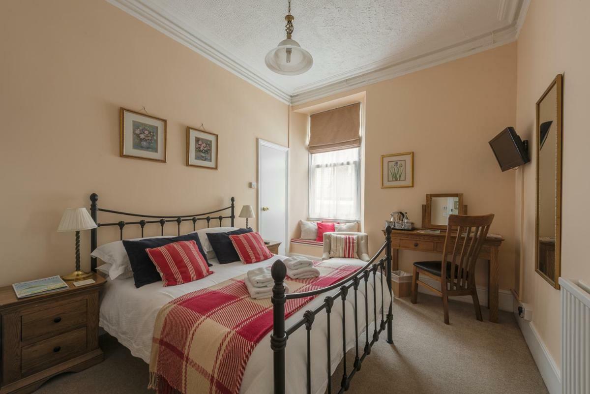 Cliftons Bed & Breakfast 3*