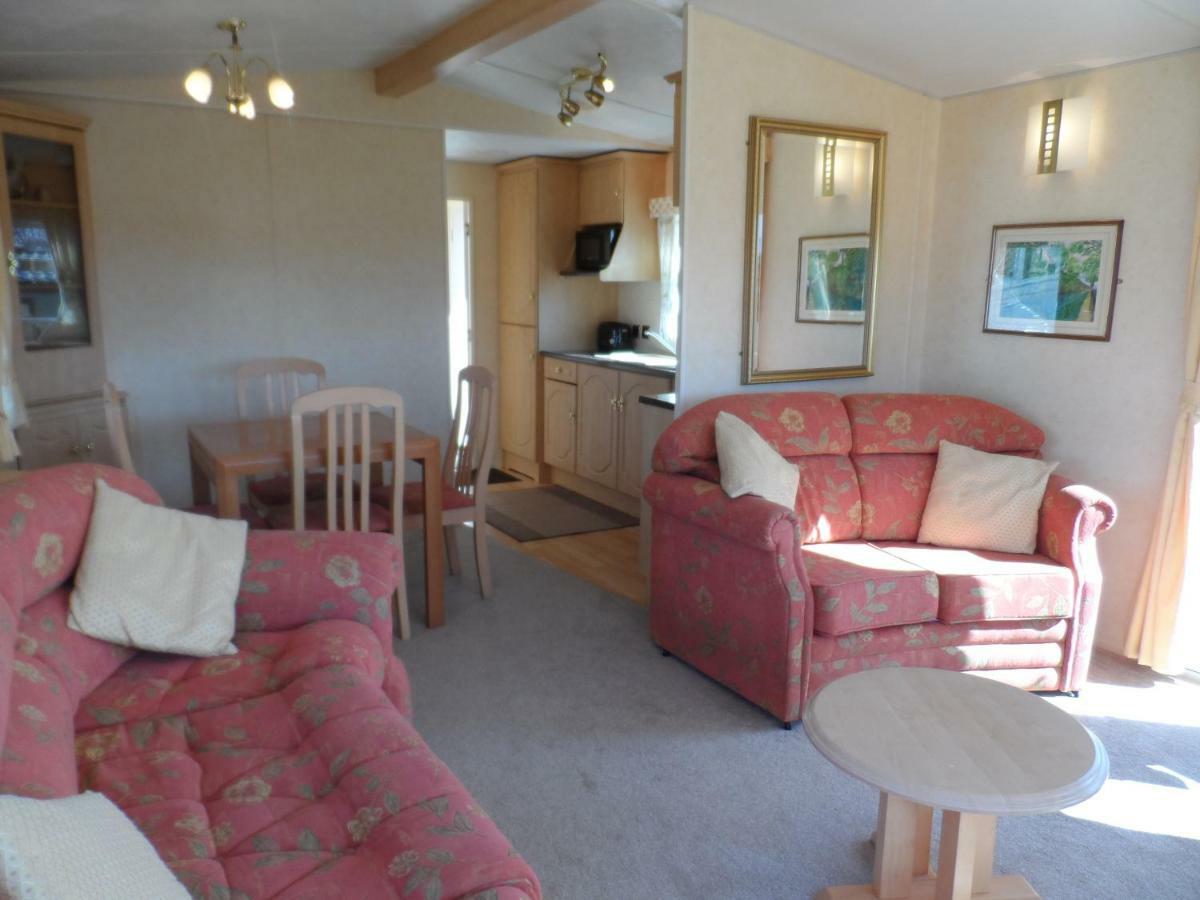 Luxury Mobile Near Perranporth Situated On A Quiet Farm Holiday home
